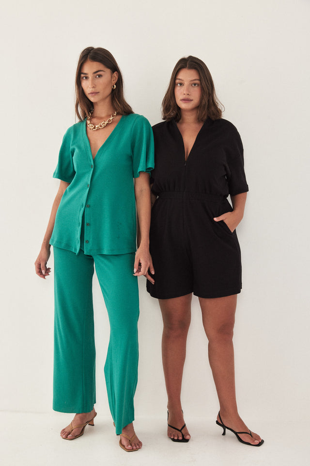 חליפת דונטלה שרוולים קצרים שחורה