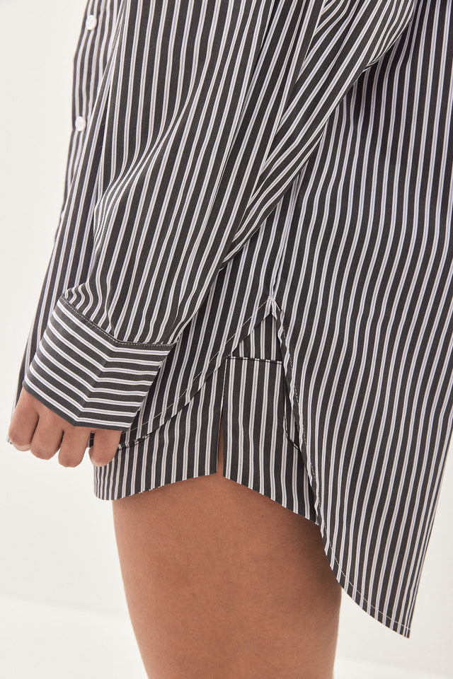 חולצה מכופתרת בויפרנד פסים שחור לבן