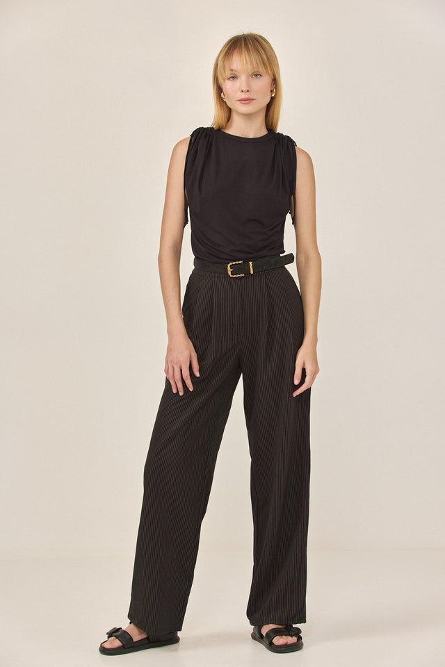 חולצת לאבלי דיטייל קשירות שרוולים שחורה