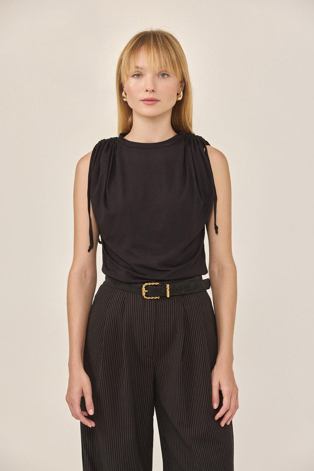 חולצת לאבלי דיטייל קשירות שרוולים שחורה