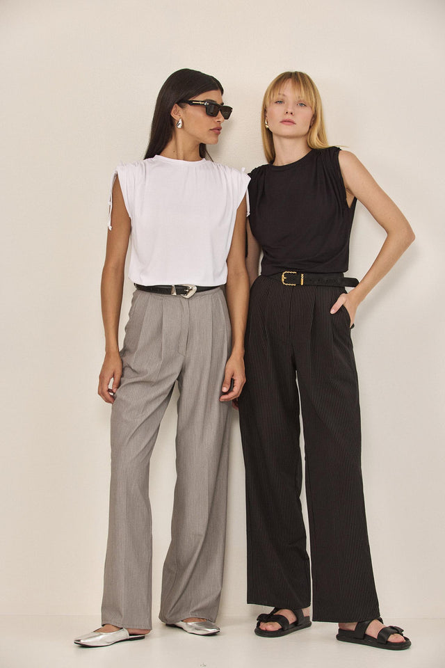 חולצת לאבלי דיטייל קשירות שרוולים שחורה