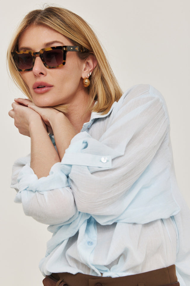 חולצה מכופתרת או-לה-לה בויפרנד שרוולים תפוחים שמנת