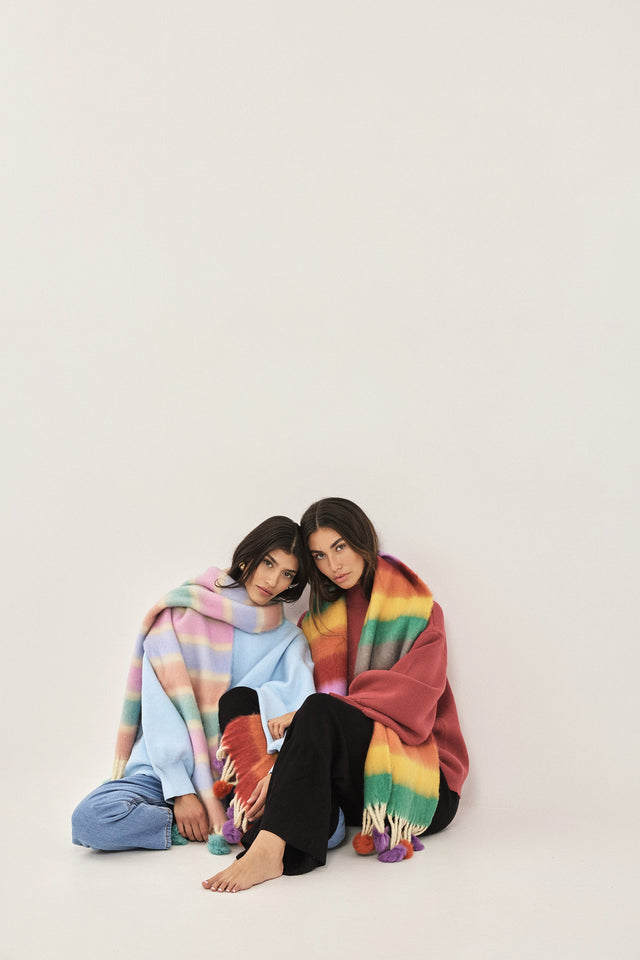 צעיף פונפונים קולורז