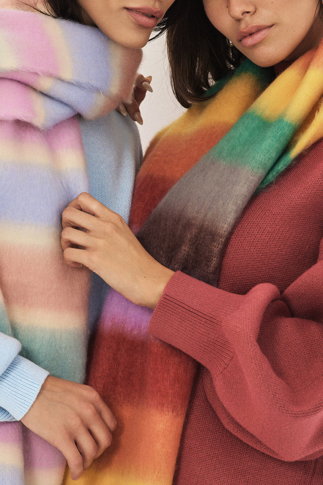 צעיף פונפונים קולורז