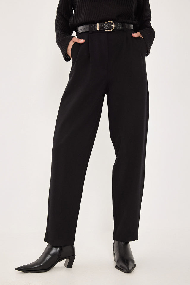 מכנסיים מחוייטים סינמון שחורים