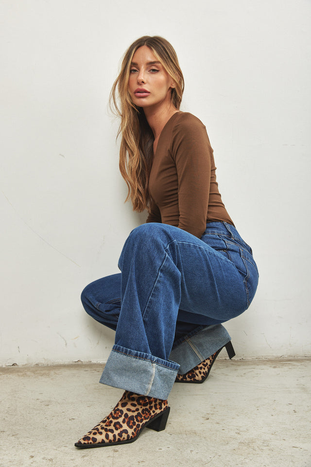 בגד גוף מפתח V עמוק כריות חום