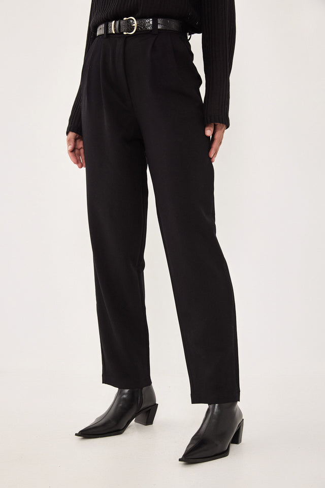 מכנסיים מחוייטים סינמון שחורים