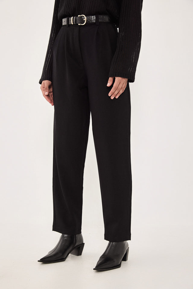 מכנסיים מחוייטים סינמון שחורים