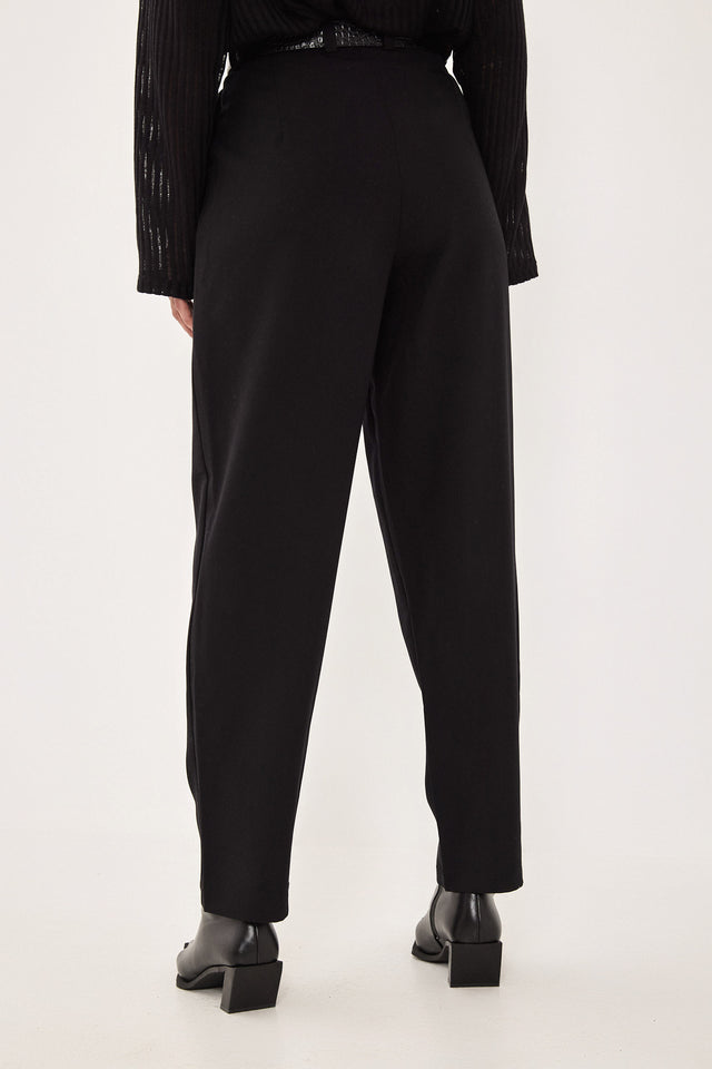 מכנסיים מחוייטים סינמון שחורים