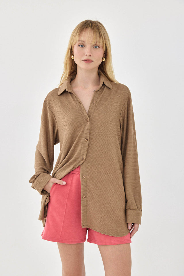 חולצה מכופתרת מקיאטו ארוכה קאמל