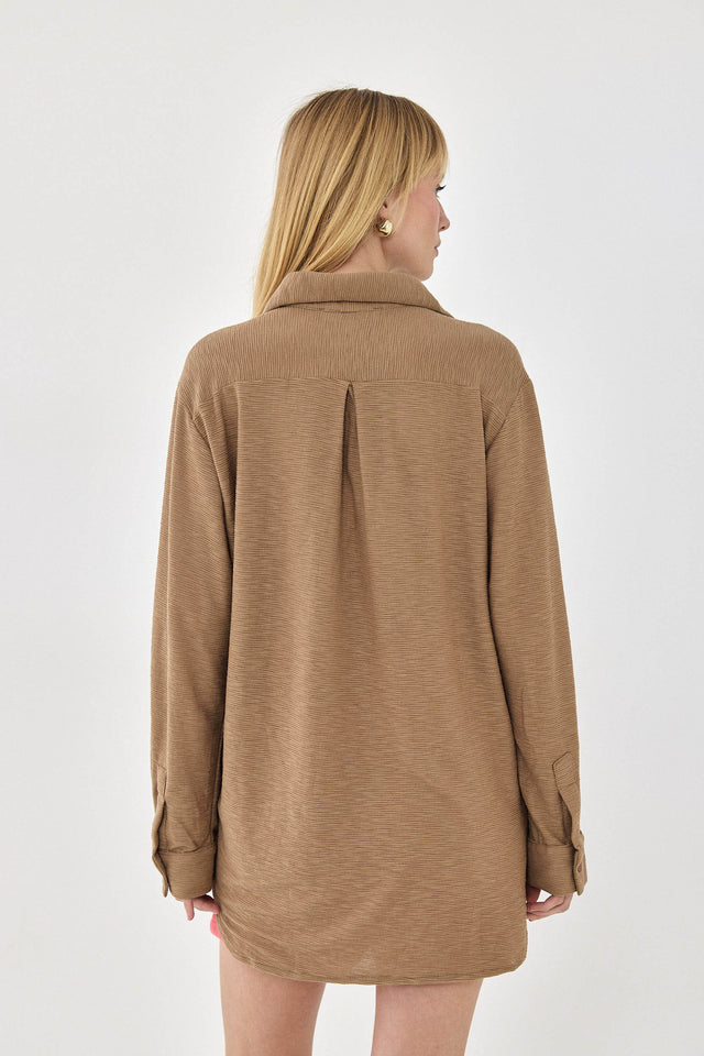 חולצה מכופתרת מקיאטו ארוכה קאמל