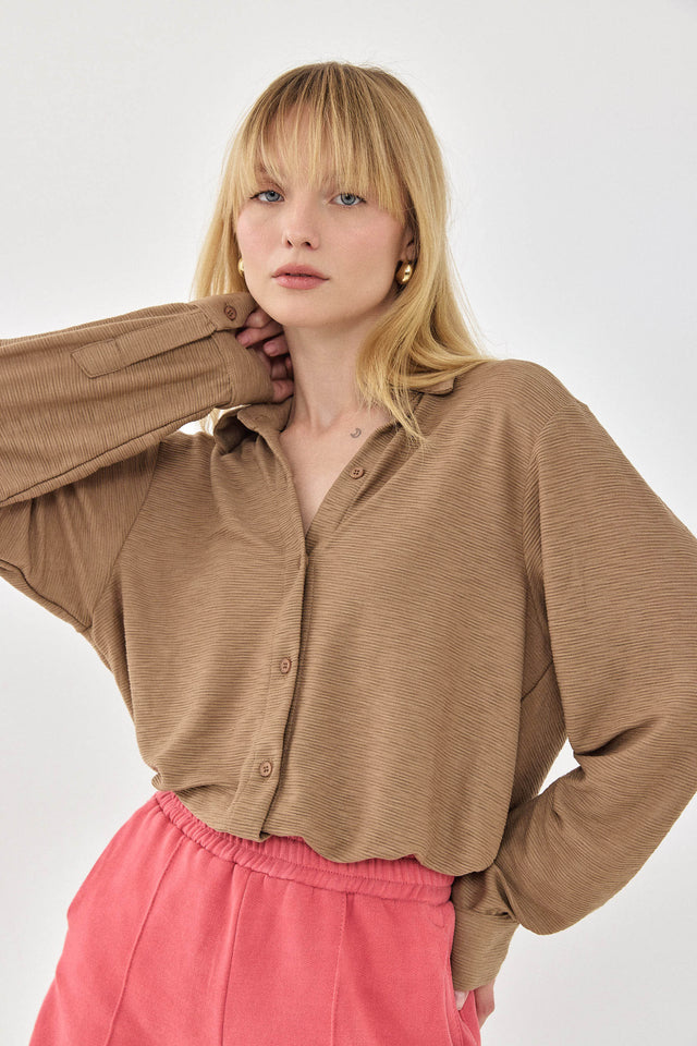 חולצה מכופתרת מקיאטו ארוכה קאמל