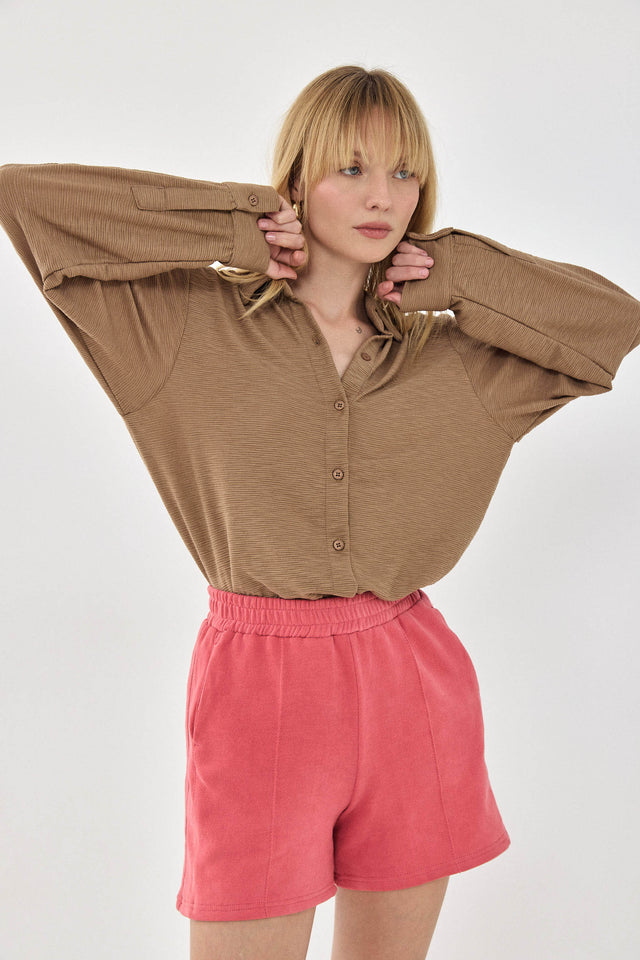 חולצה מכופתרת מקיאטו ארוכה קאמל