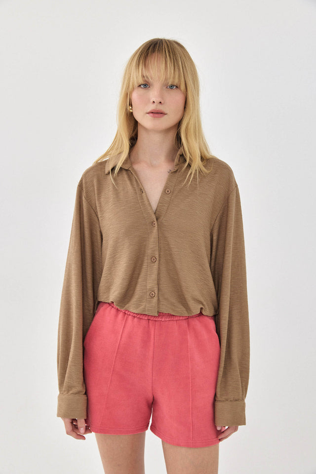 חולצה מכופתרת מקיאטו ארוכה קאמל