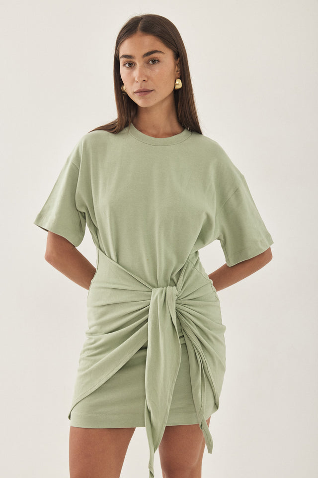 שמלת טישרט קשירה במותן מנטה