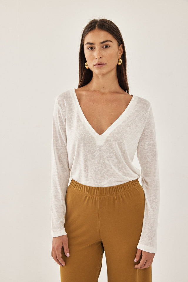 חולצת טישרט פיונה ארוכה מפתח וי שחורה