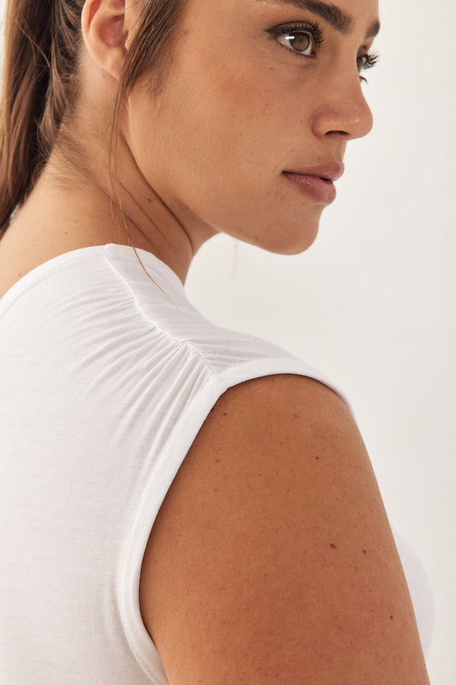 גופיית כתף אחת טרי לבנה