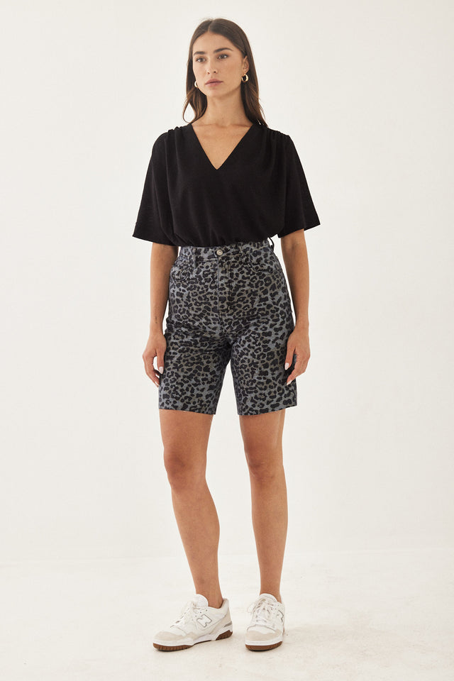 מכנסי ג'ינס קצרים ויקטוריה גזרת MOM מנומר