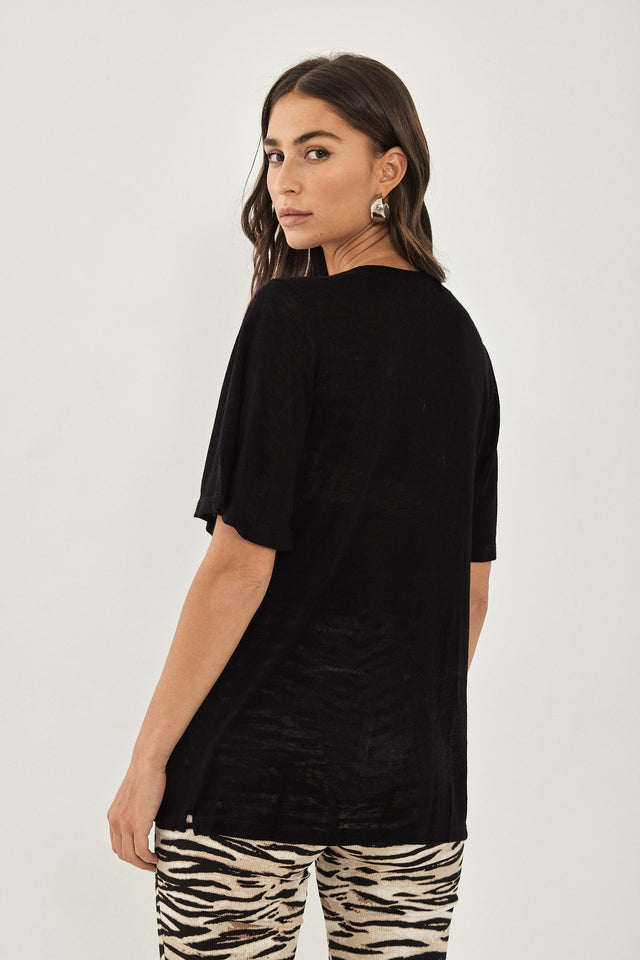 חולצת נינה מכופתרת שחורה קצרה