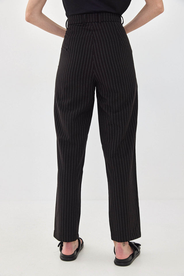 מכנסיים מחוייטים סינמון סגירה אמצעית פסים שחור לבן