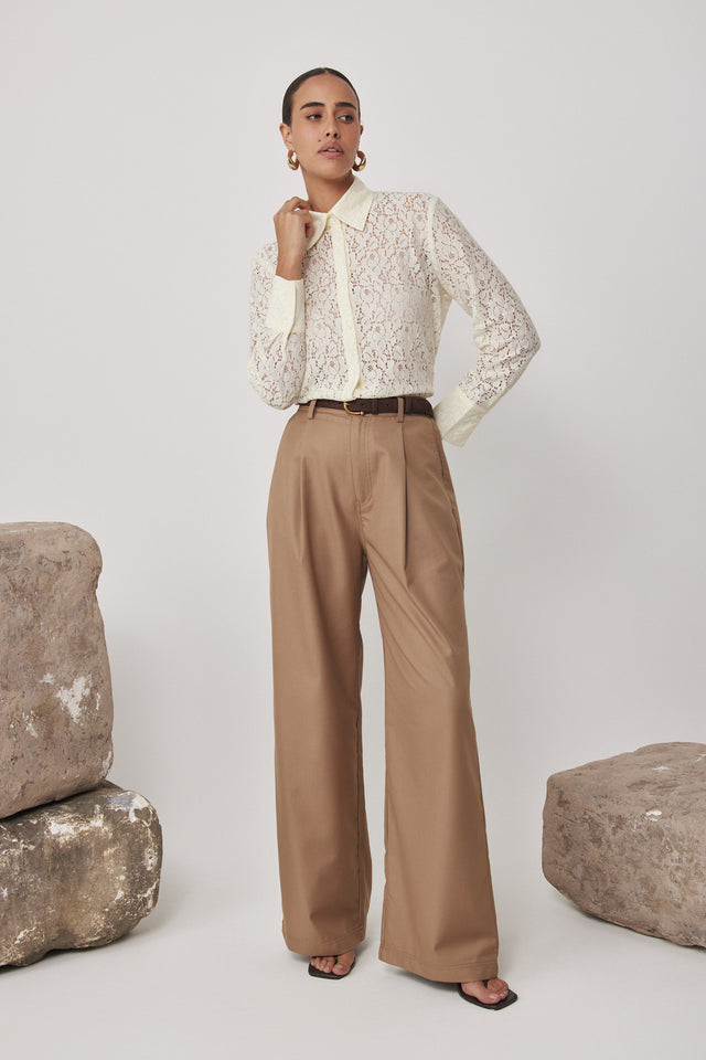 מכנסי פרצל מחוייטים מתרחבים קאמל