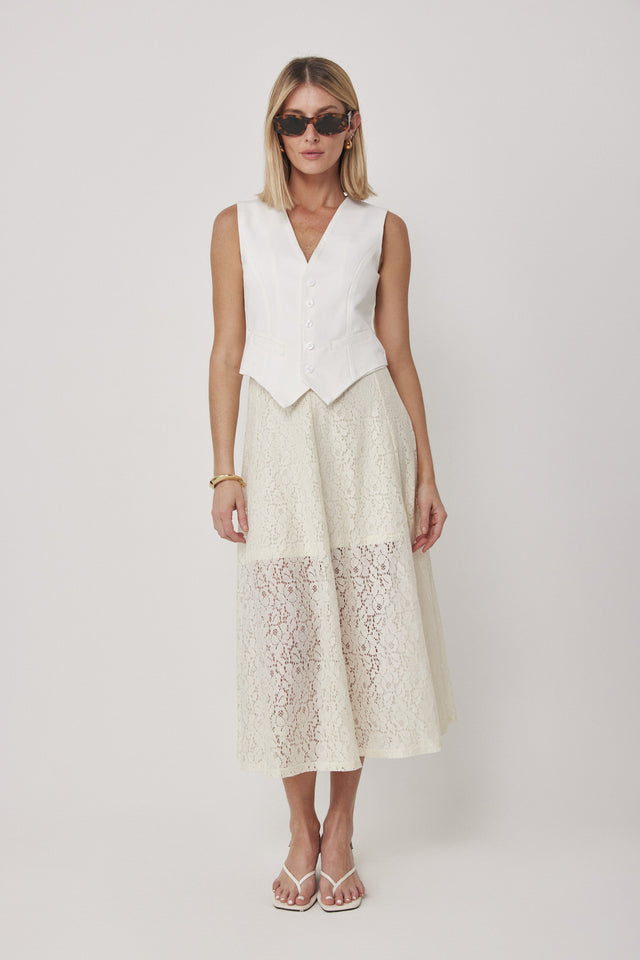 וסט מחוייט מפתח וי לבן