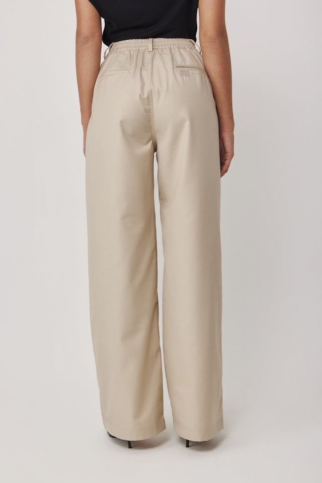 מכנסי פרצל מחוייטים מתרחבים בז'