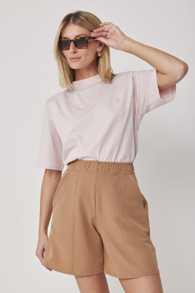 מכנסיים מחוייטים בייגל ברמודה רוכסן קאמל