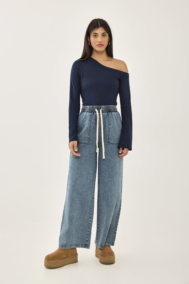 חולצה אוף שולדר אסימטרית שרוולי פעמון נייבי