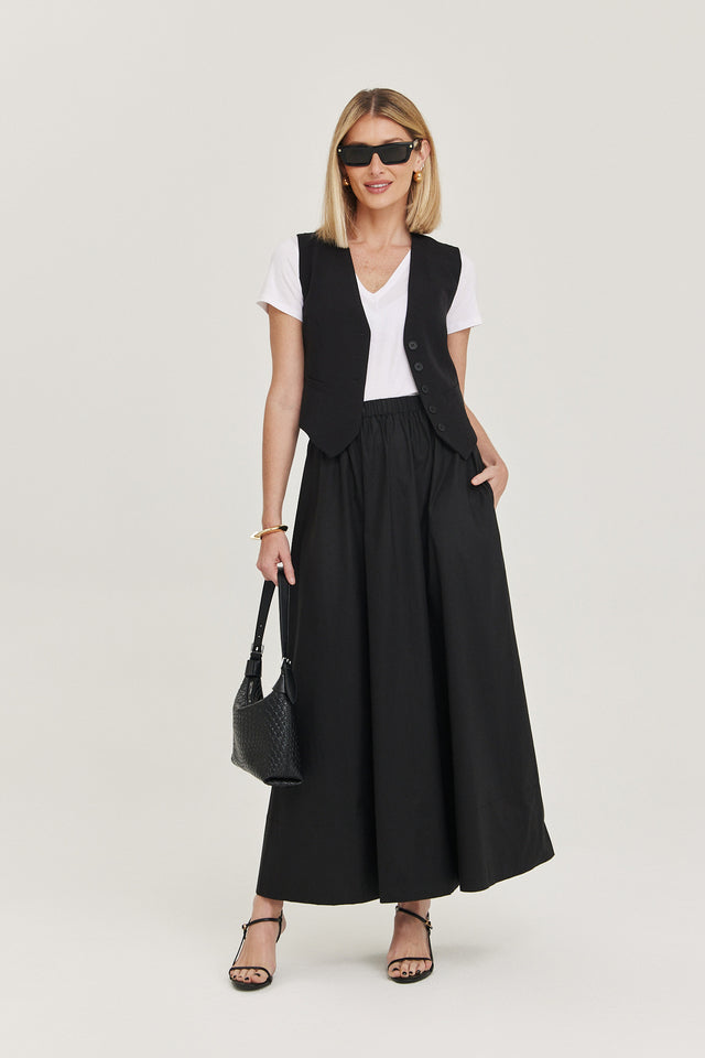 וסט פנה קוטה מחוייט מפתח וי שחור