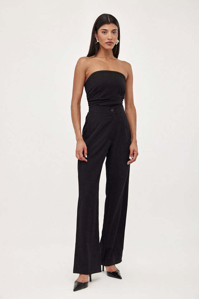 סטרפלס עם כיווצים ומפתח עגול קמור