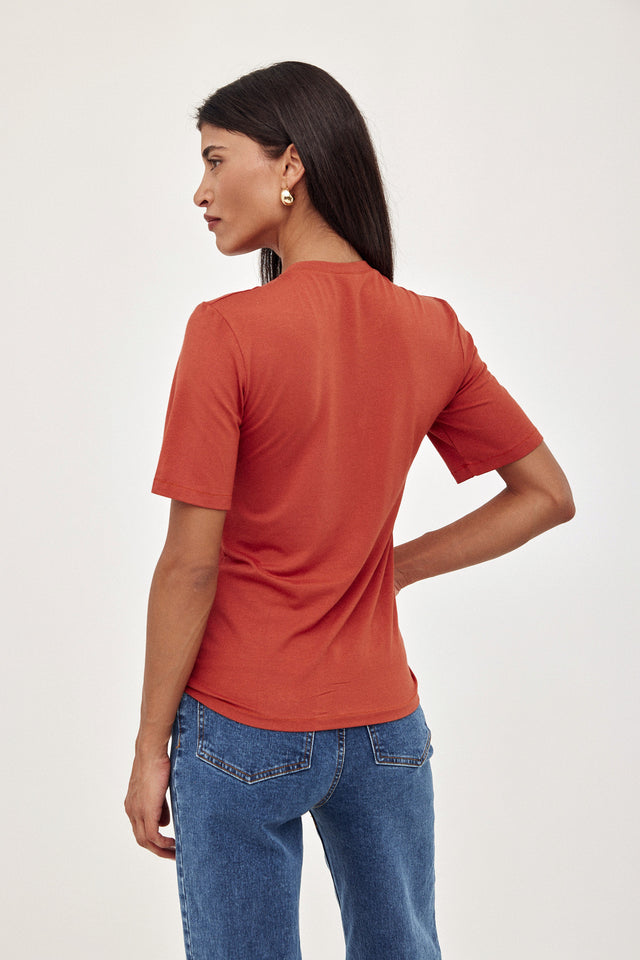 חולצת סילבי מסילה חוטים חמרה