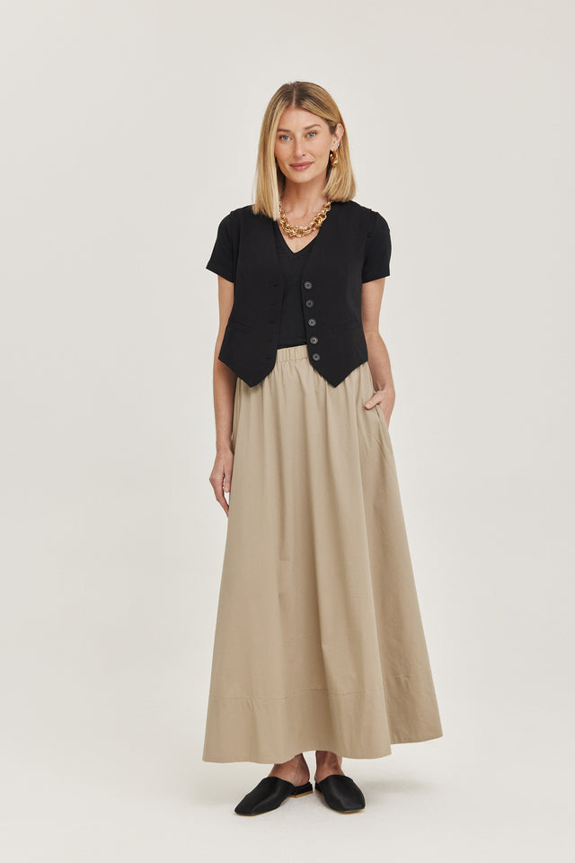 חולצת T מודל קוקיז מפתח וי שרוולים קצרים שחורה