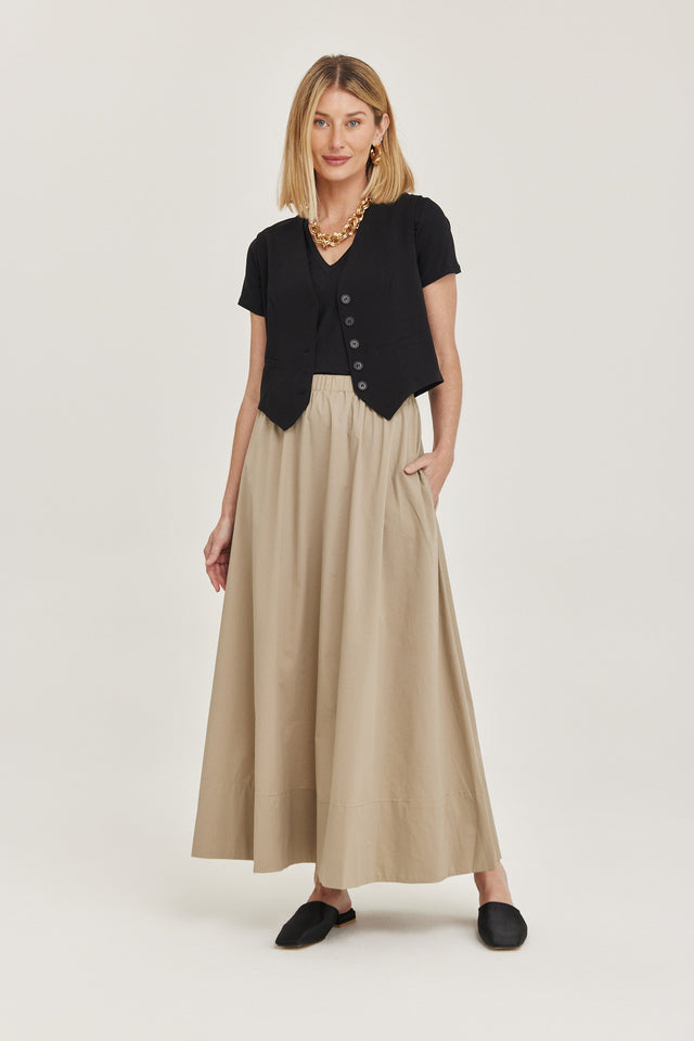 וסט פנה קוטה מחוייט מפתח וי שחור