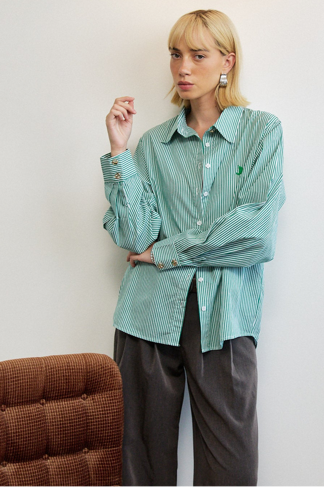 חולצה מכופתרת בויפרנד ספייסי רקמת צ'ילי ירוקה