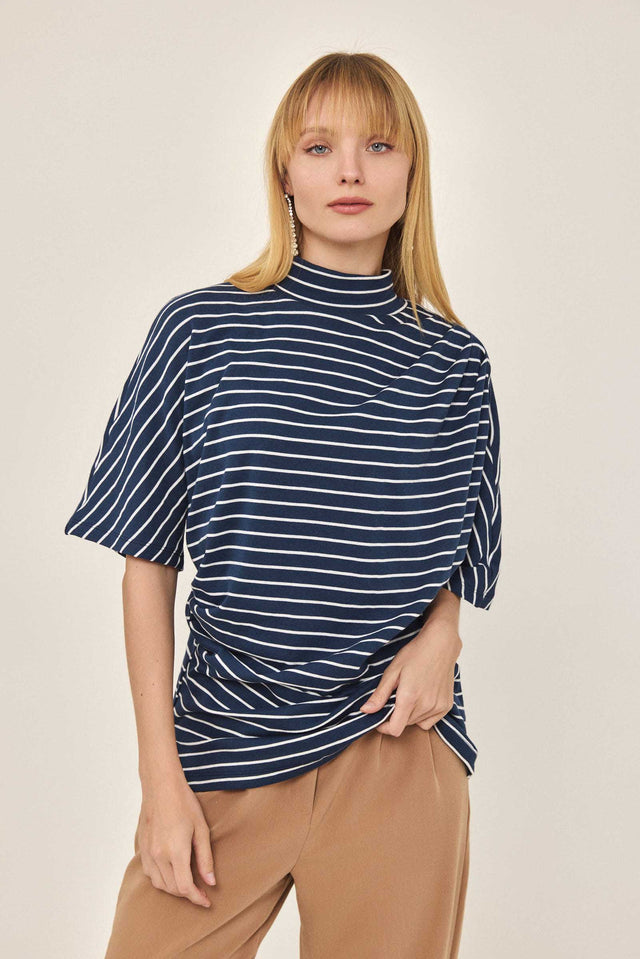 חולצת סול דיטייל כתף כיווצים פסים נייבי-לבן