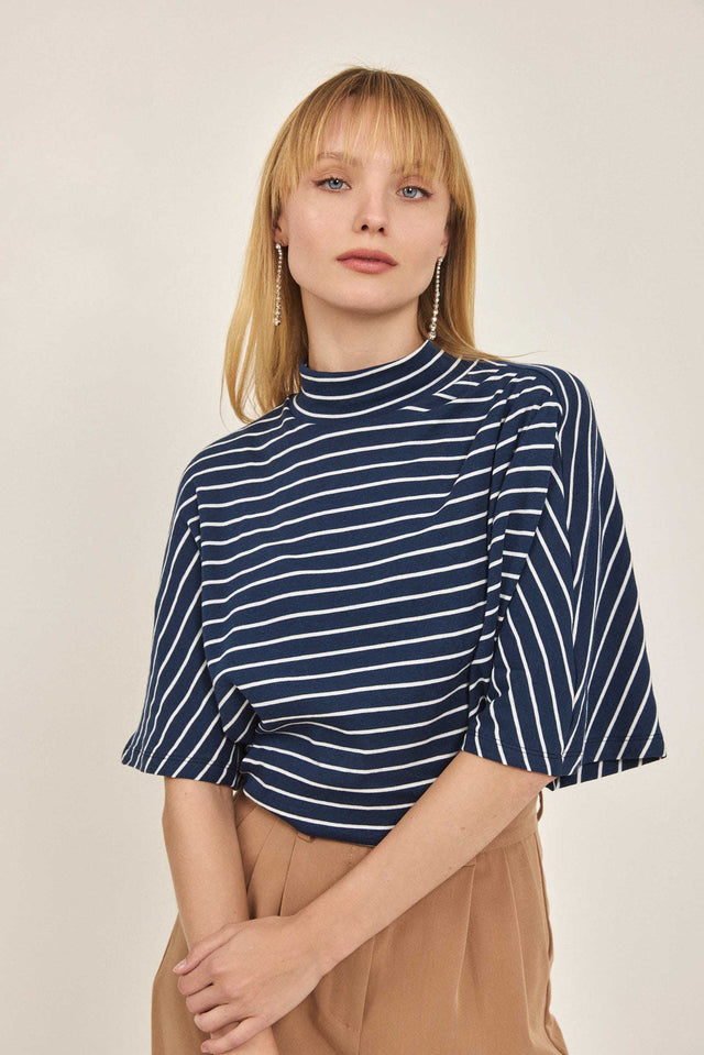 חולצת סול דיטייל כתף כיווצים פסים נייבי-לבן