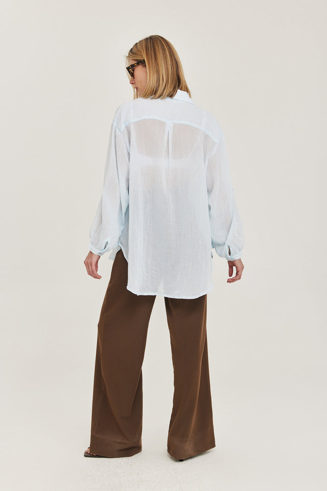 חולצה מכופתרת או-לה-לה בויפרנד שרוולים תפוחים שמנת