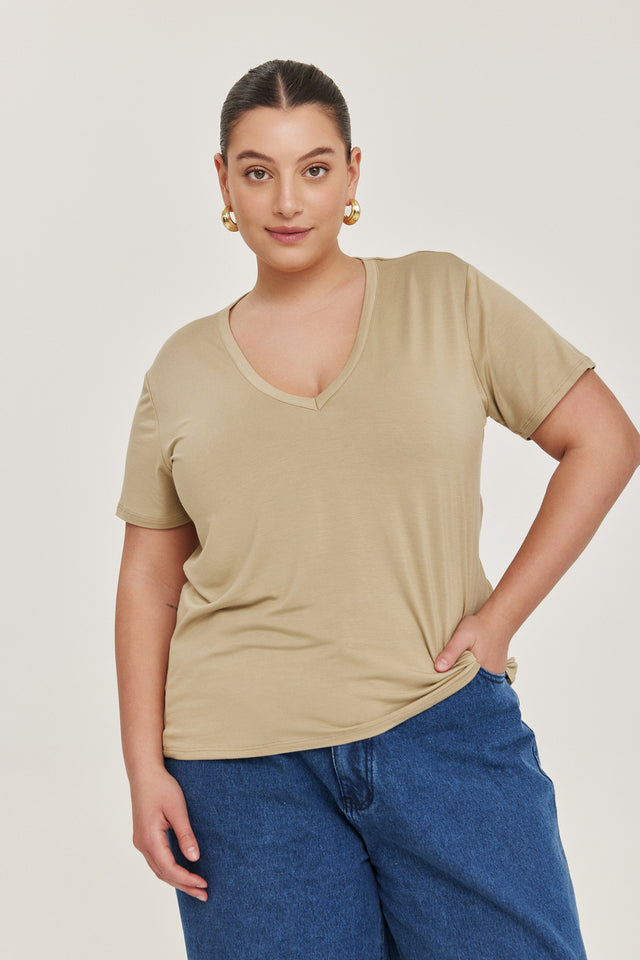 חולצת T מודל קוקיז מפתח וי שרוולים קצרים אבן