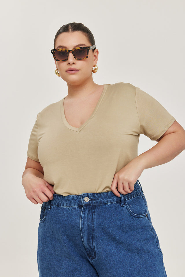 חולצת T מודל קוקיז מפתח וי שרוולים קצרים אבן