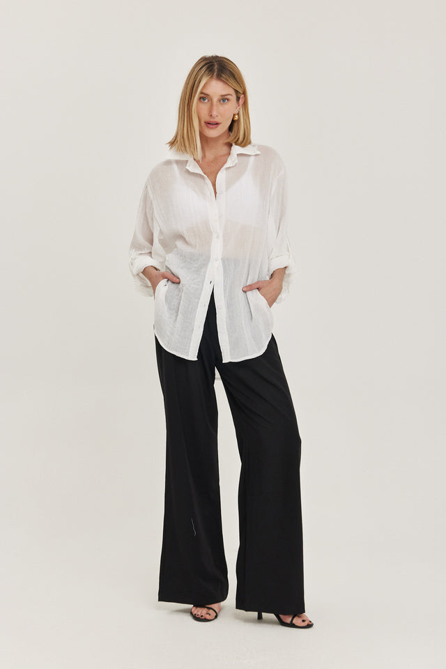 חולצה מכופתרת או-לה-לה בויפרנד שרוולים תפוחים שמנת