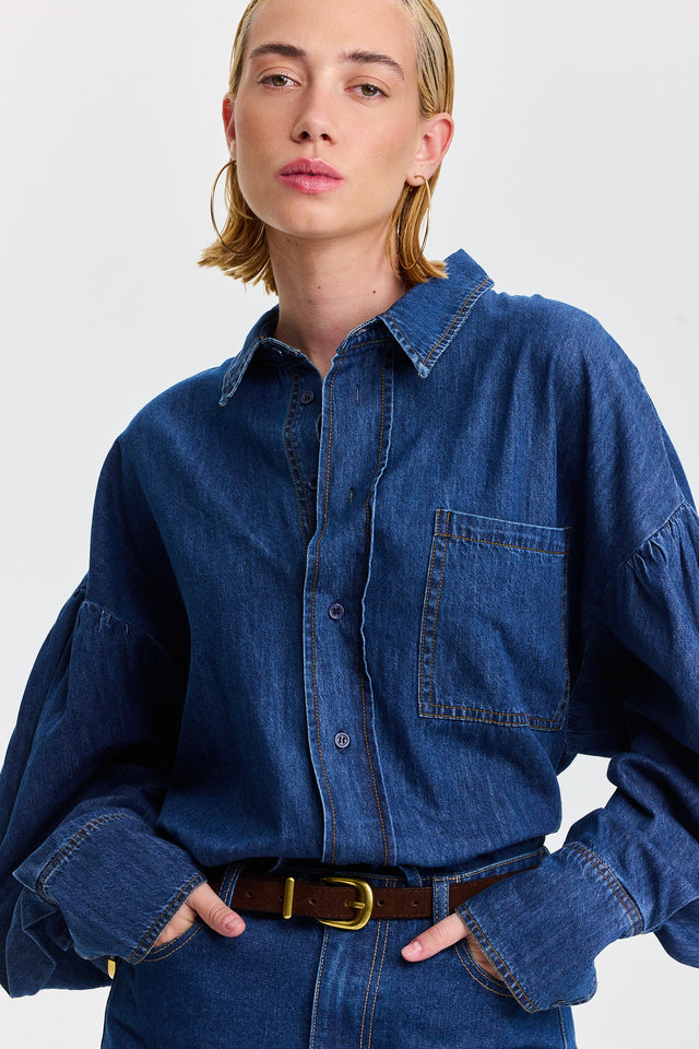 חולצת ג׳ינס פרפקט מכופתרת שרוולים תפוחים כחול כהה