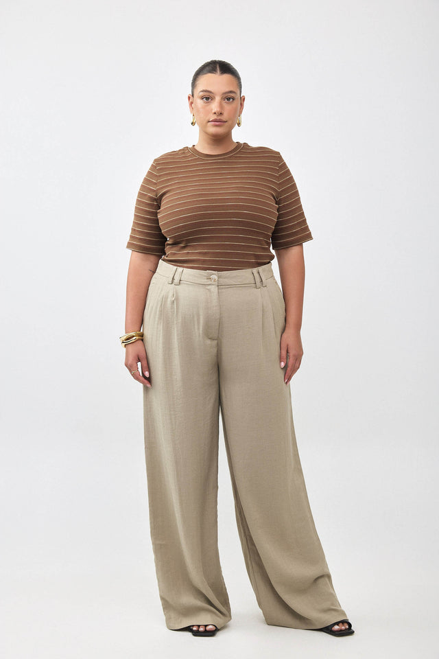 מכנסיים מחוייטים פטיסייר פשתן חאקי