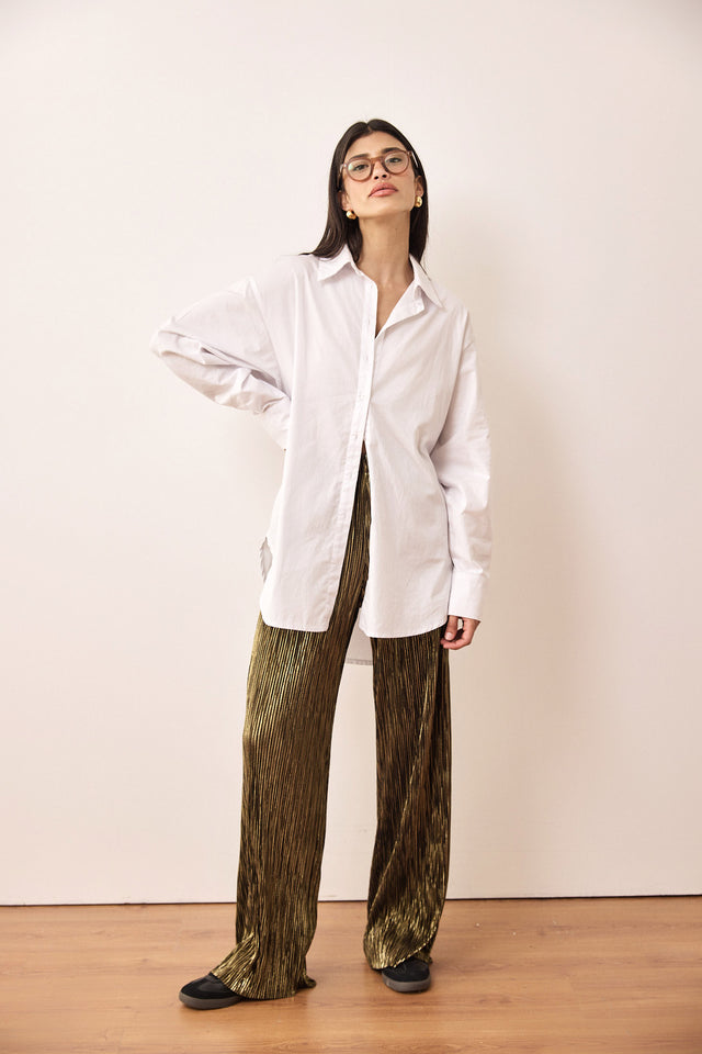 חולצה מכופתרת בויפרנד פטריס לבנה