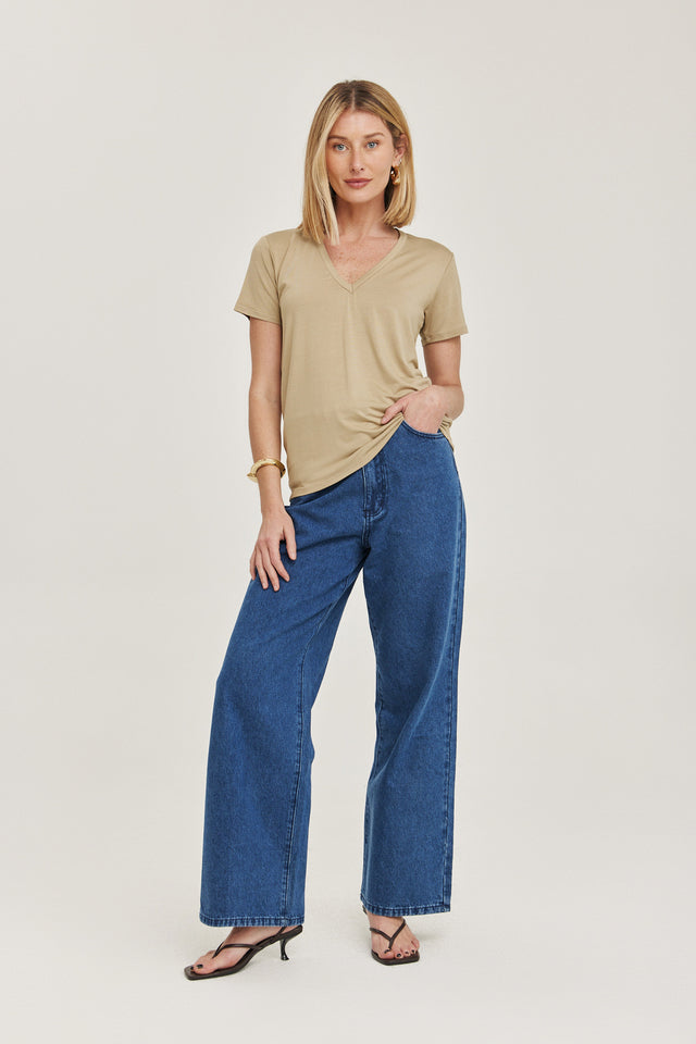 חולצת T מודל קוקיז מפתח וי שרוולים קצרים אבן