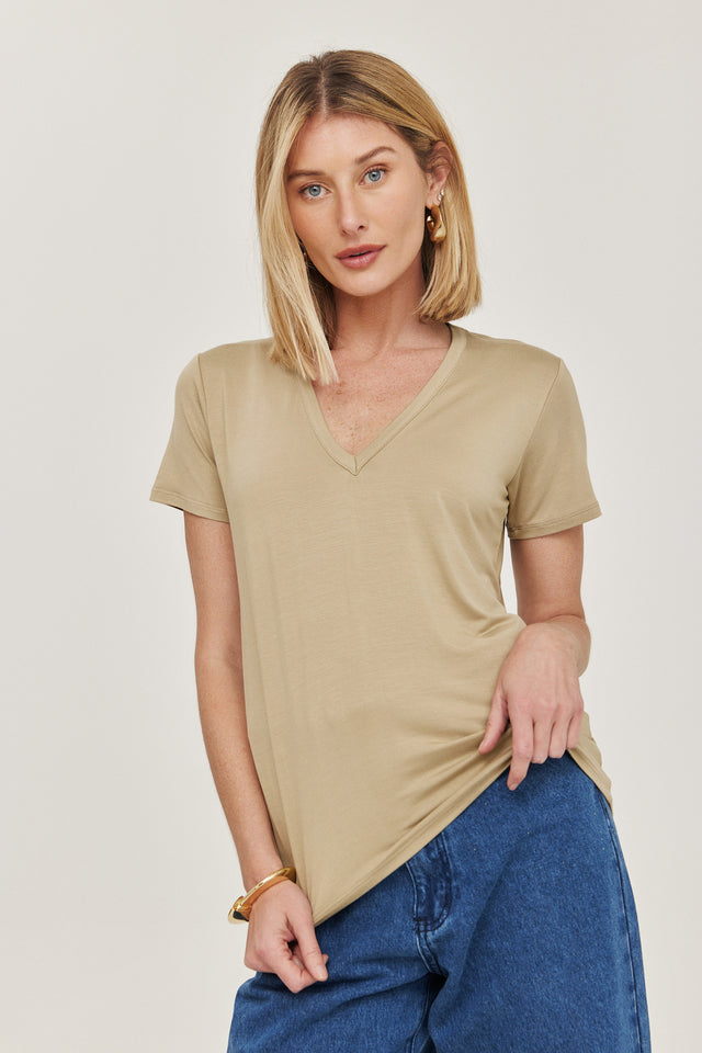 חולצת T מודל קוקיז מפתח וי שרוולים קצרים אבן