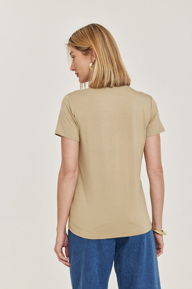 חולצת T מודל קוקיז מפתח וי שרוולים קצרים אבן