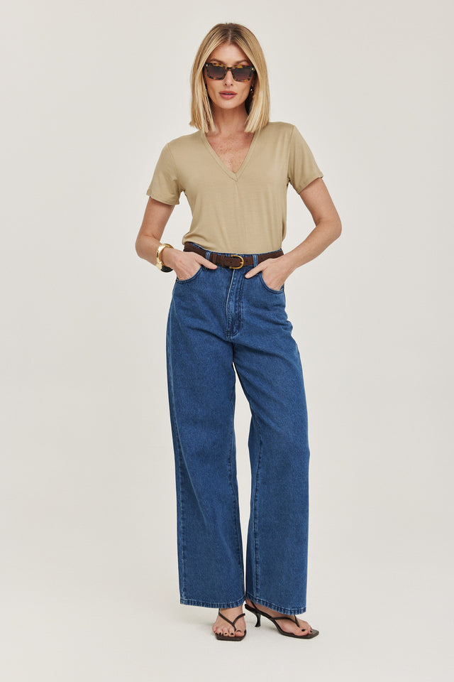 חולצת T מודל קוקיז מפתח וי שרוולים קצרים אבן