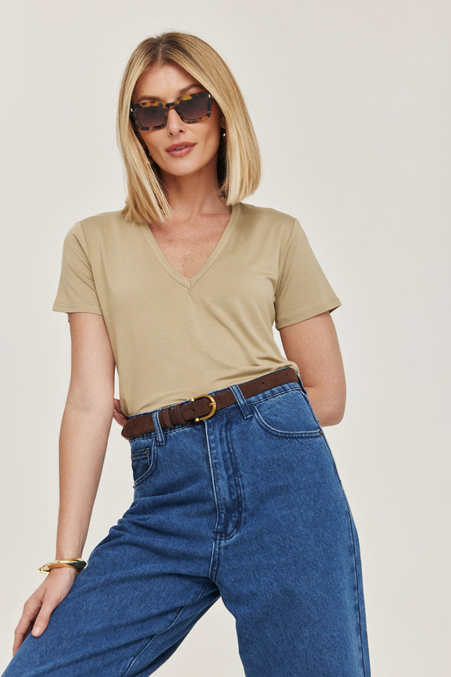 חולצת T מודל קוקיז מפתח וי שרוולים קצרים אבן