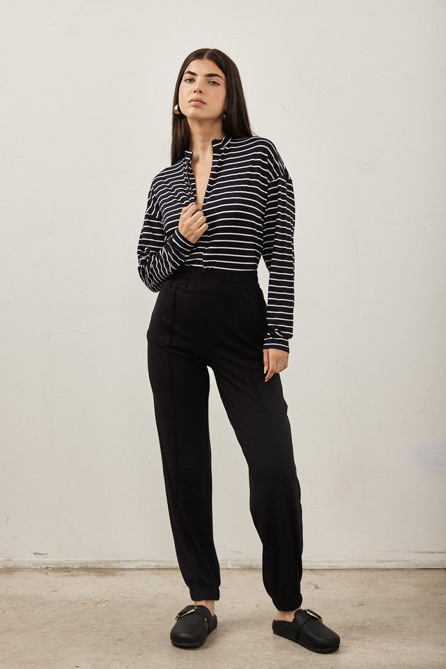 מכנסי ג'וגר מודל מחויטים שחורים